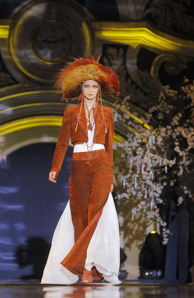 Показ коллекции французского модельера Жана-Поля Готье Настоящий haute couture Показ коллекции французского модельера Жана-Поля Готье Настоящий haute couture