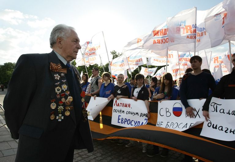 Митинг в поддержку бывшего советского партизана Василия Кононова в Москве. 2010 год Митинг в поддержку бывшего советского партизана Василия Кононова в Москве. 2010 год