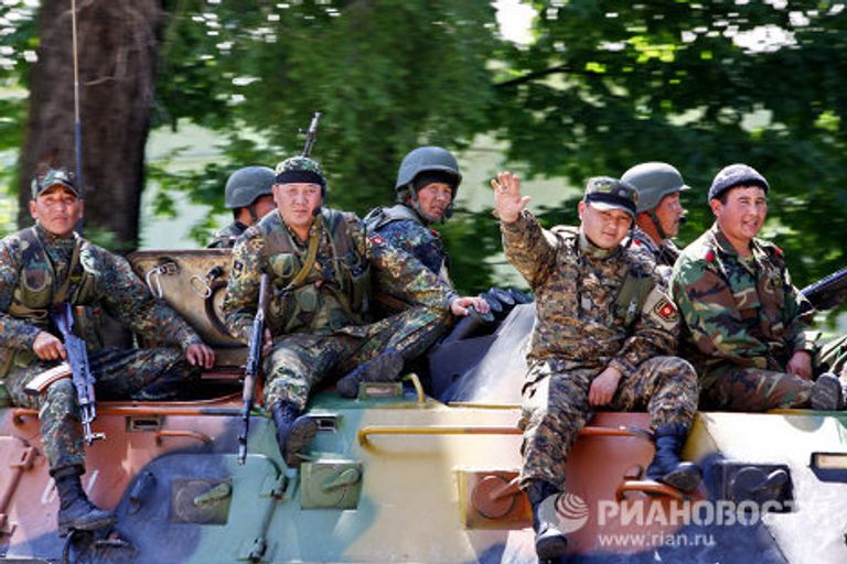 Военные в городе Джалал-Абад Военные в городе Джалал-Абад