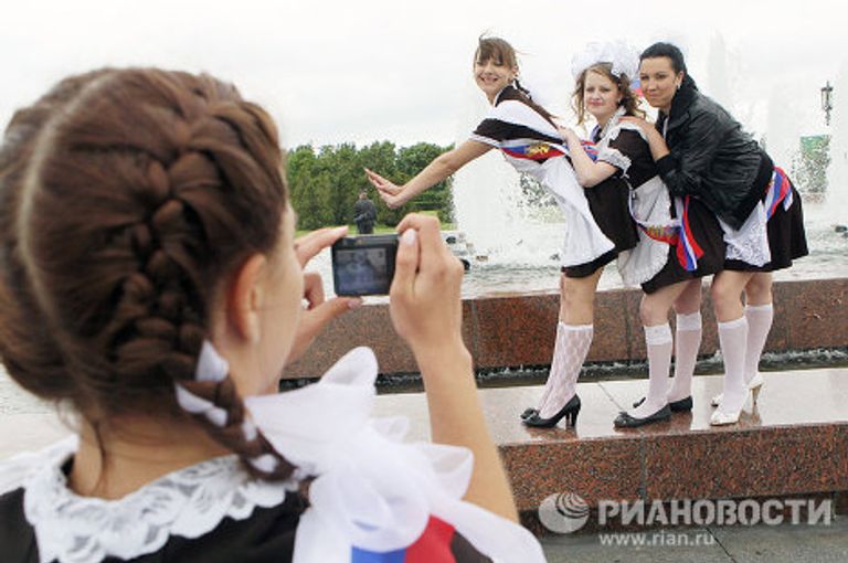 Выпускники московских и подмосковных школ на Поклонной горе Выпускники московских и подмосковных школ на Поклонной горе