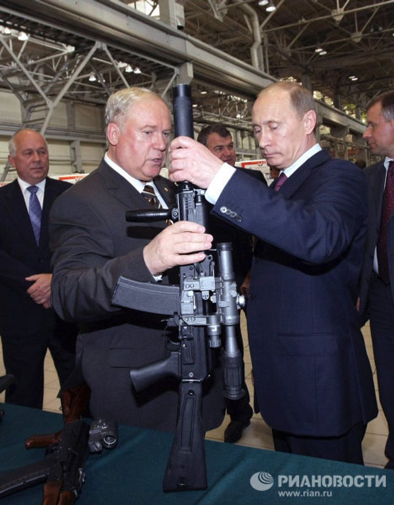 Премьер-министр РФ Владимир Путин посетил ОАО Ижмаш Премьер-министр РФ Владимир Путин посетил ОАО Ижмаш