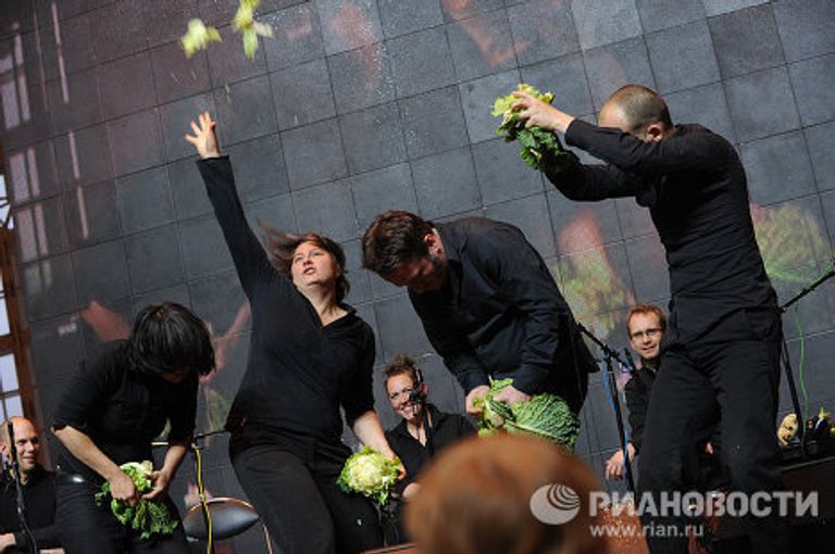 Концерт венского овощного оркестра состоялся в ЦВЗ Манеж в рамках четвертого гастрономического фестиваля Фуд-Шоу Концерт венского овощного оркестра состоялся в ЦВЗ Манеж в рамках четвертого гастрономического фестиваля Фуд-Шоу