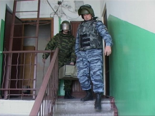 Похожий на бомбу предмет обнаружен в жилом доме в Брянске