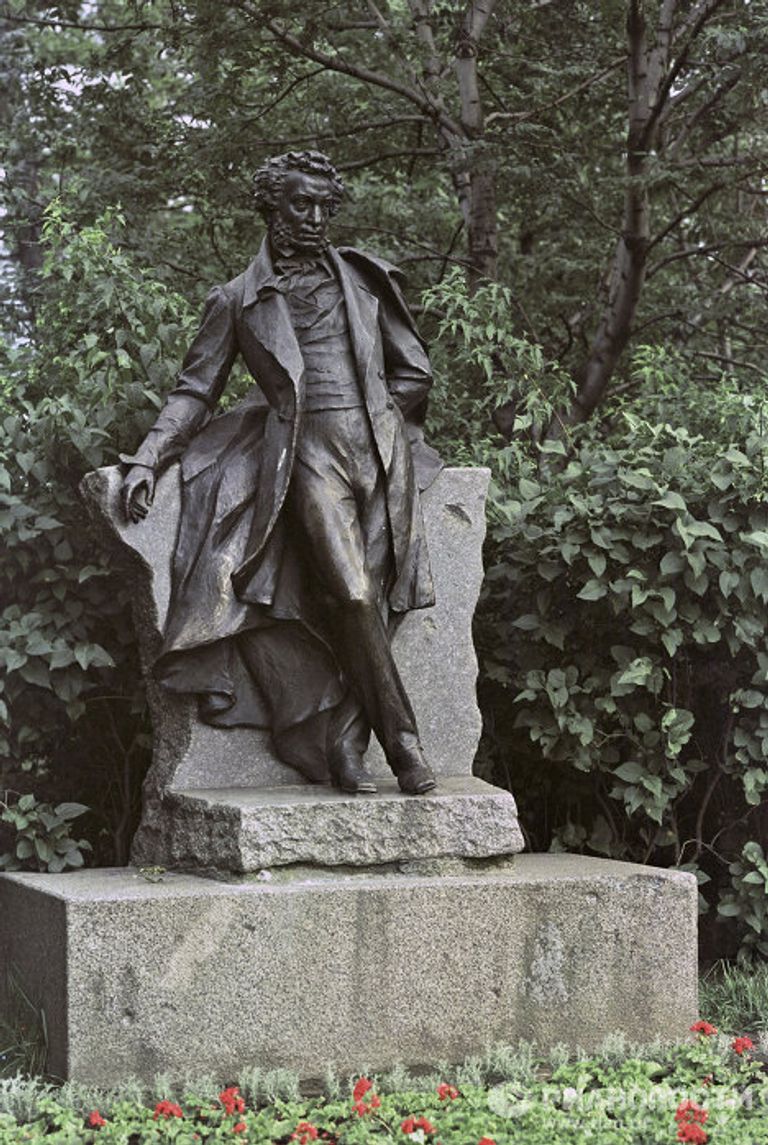 Памятник А. С. Пушкину Л. А. Бернштама Памятник А. С. Пушкину Л. А. Бернштама