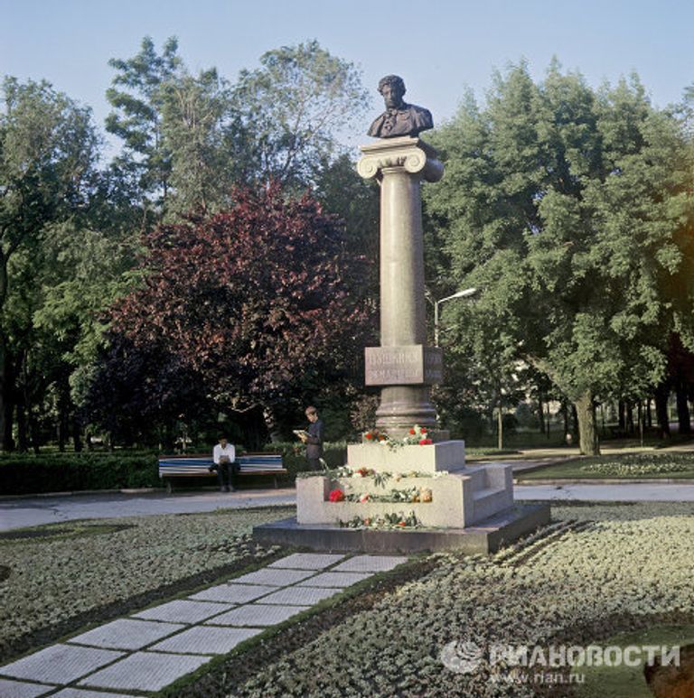 Памятник А.С. Пушкину Памятник А.С. Пушкину