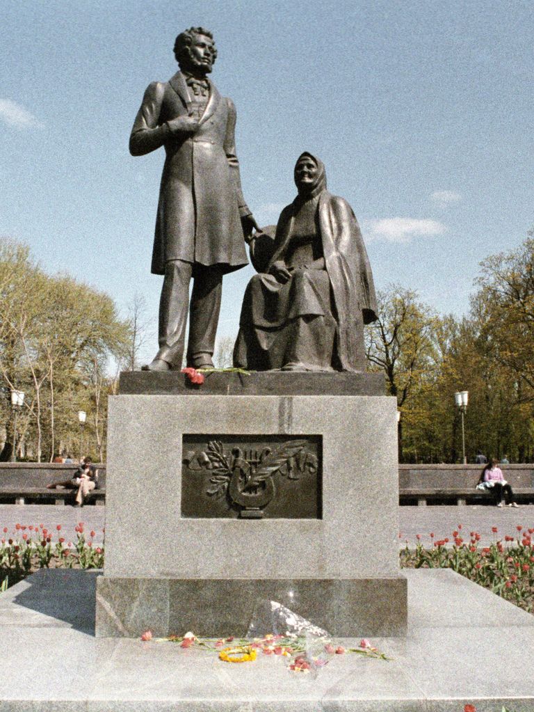 Памятник русскому поэту А. С. Пушкину Памятник русскому поэту А. С. Пушкину