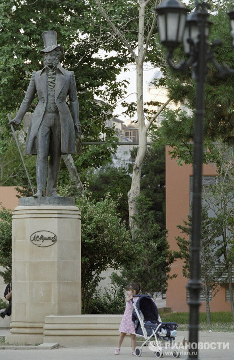 Памятник Пушкину в Баку Памятник Пушкину в Баку
