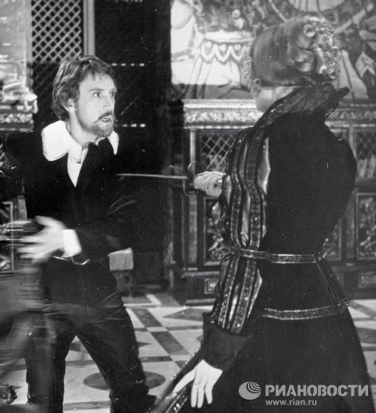 Высоцкий и Белохвостикова в фильме «Маленькие трагедии». Высоцкий и Белохвостикова в фильме «Маленькие трагедии».