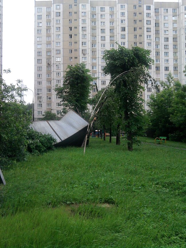 Последствия сильной грозы . Архив