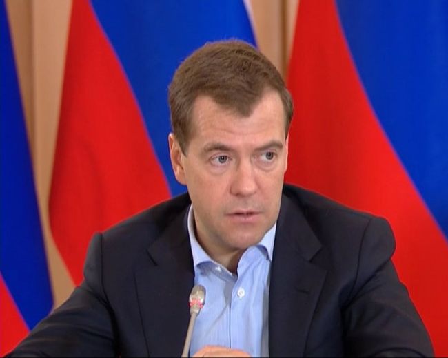 Медведев: нужно тщательно следить за питанием в детских лагерях Медведев: нужно тщательно следить за питанием в детских лагерях