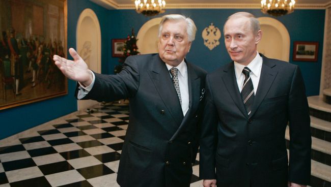 Художник Илья Глазунов показывает Владимиру Путину свою галерею. Архив