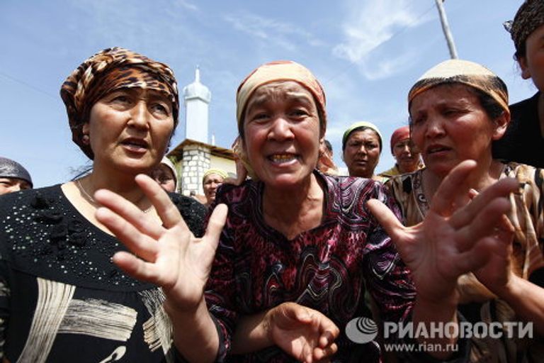 Женщины на границе с Узбекистаном Женщины на границе с Узбекистаном