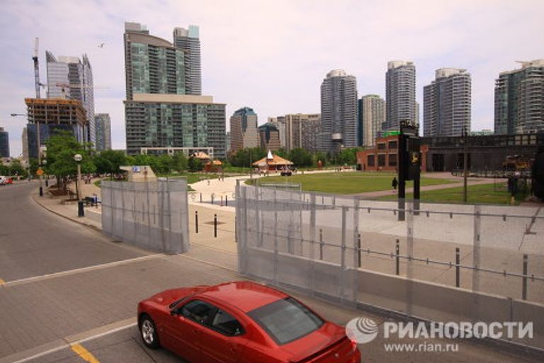 Торонто укутывается в сетку перед саммитом G20 Торонто укутывается в сетку перед саммитом G20