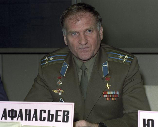 Командир экипажа космического корабля Союз ТМ-18 Виктор Афанасьев Командир экипажа космического корабля Союз ТМ-18 Виктор Афанасьев