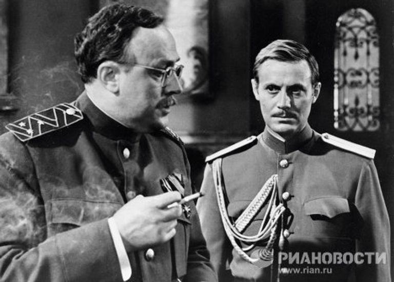 Актеры В. Стржельчик и Ю. Соломин в фильме Адъютант его превосходительства Актеры В. Стржельчик и Ю. Соломин в фильме Адъютант его превосходительства