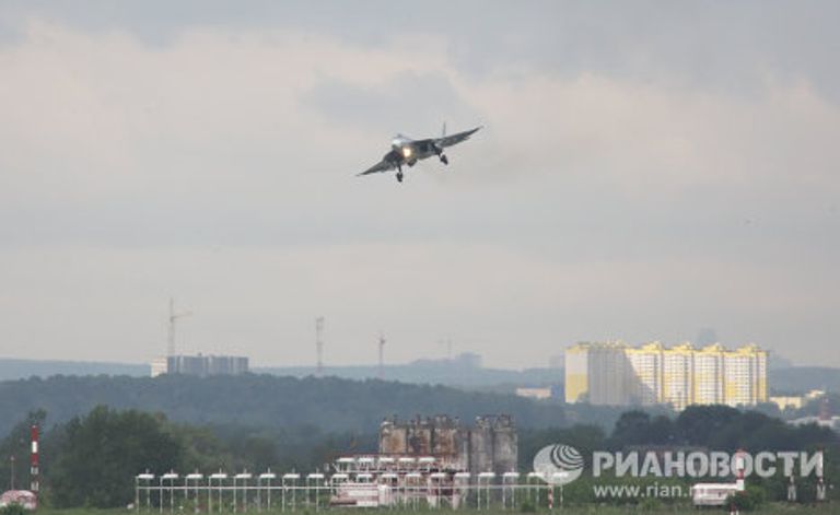 Испытания нового боевого самолета пятого поколения Т-50 разработки компании Сухой Испытания нового боевого самолета пятого поколения Т-50 разработки компании Сухой