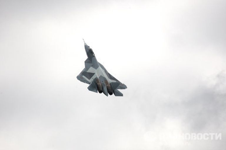 Испытания нового боевого самолета пятого поколения Т-50 разработки компании Сухой Испытания нового боевого самолета пятого поколения Т-50 разработки компании Сухой