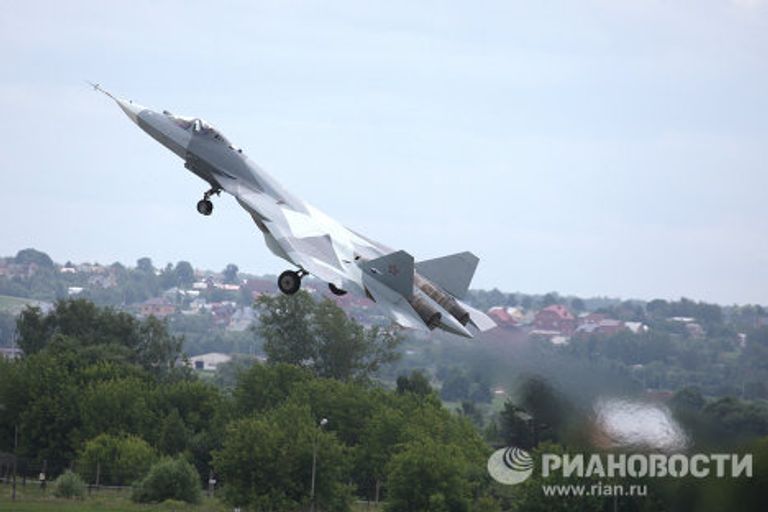 Испытания нового боевого самолета пятого поколения Т-50 разработки компании Сухой Испытания нового боевого самолета пятого поколения Т-50 разработки компании Сухой