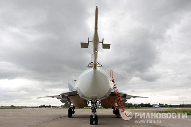 Испытания нового боевого самолета пятого поколения Т-50 разработки компании Сухой Испытания нового боевого самолета пятого поколения Т-50 разработки компании Сухой