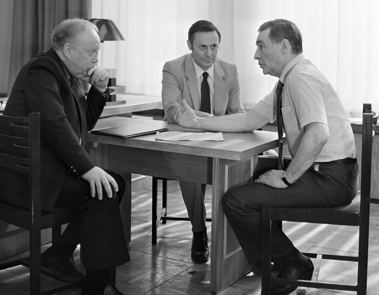 Вячеслав Тихонов и Юрий Соломин в фильме ТАСС уполномочен заявить Вячеслав Тихонов и Юрий Соломин в фильме ТАСС уполномочен заявить