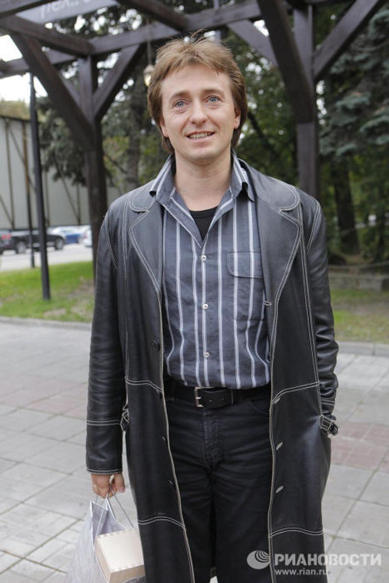 Сергей Безруков на церемонии открытия именной плиты Владимира Меньшова на Аллее Звезд в Москве Сергей Безруков на церемонии открытия именной плиты Владимира Меньшова на Аллее Звезд в Москве