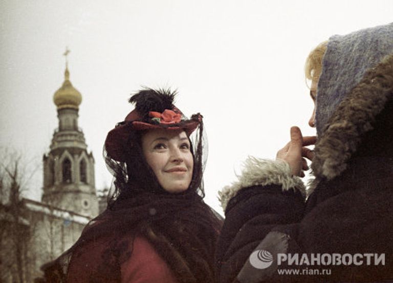 Клара Лучко в фильме «Дядюшкин сон» Клара Лучко в фильме «Дядюшкин сон»