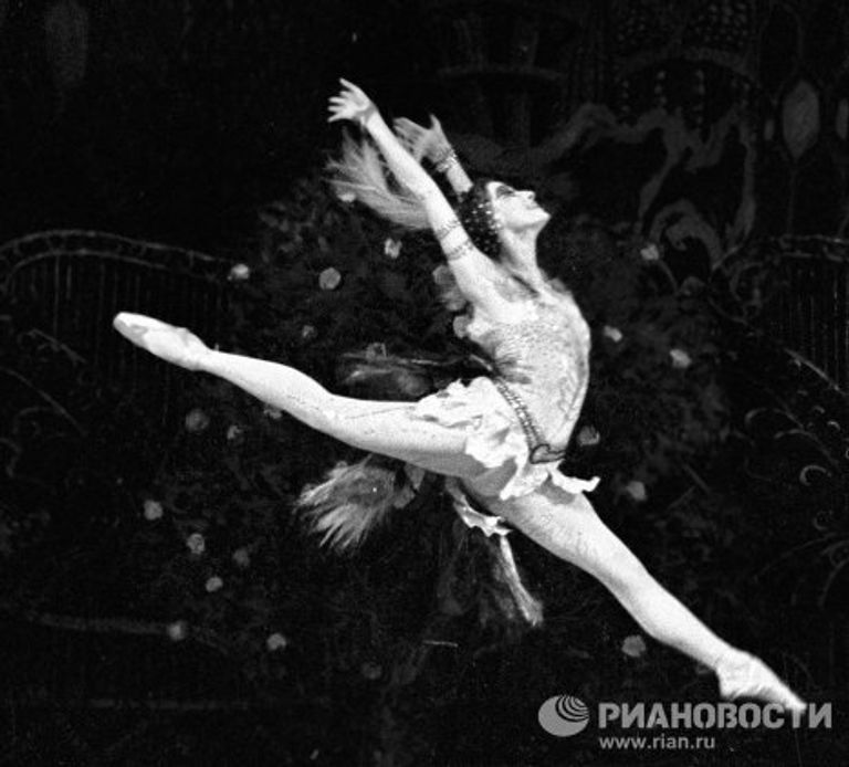 Майя Плисецкая в роли Жар-птицы Майя Плисецкая в роли Жар-птицы