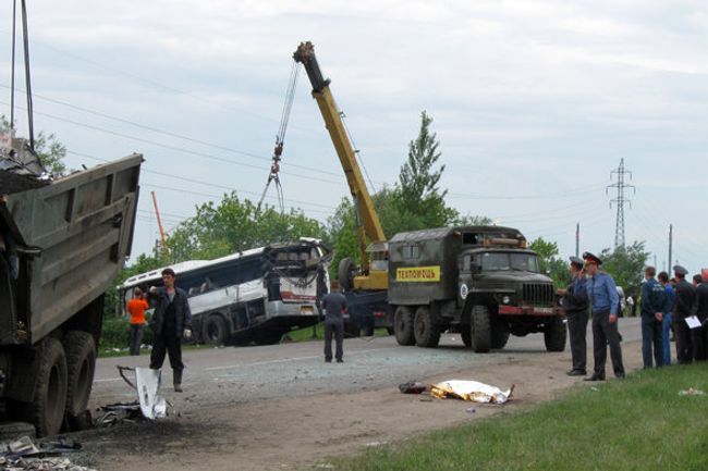 Столкновение детского автобуса и грузовика КАМАЗ в Омске