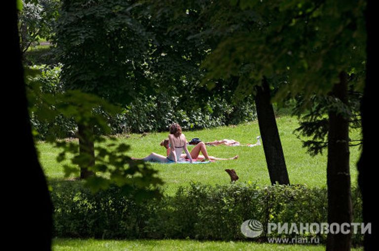 Жаркая погода установилась в Москве Жаркая погода установилась в Москве