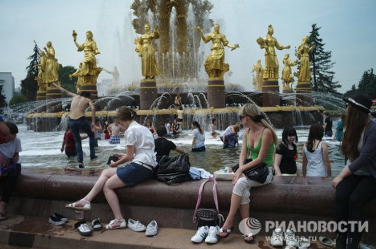 Жаркая погода установилась в Москве Жаркая погода установилась в Москве