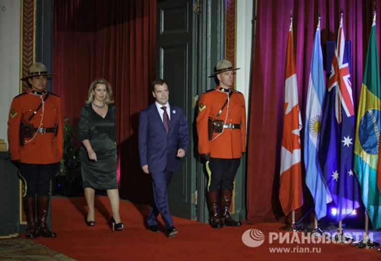 Дмитрий и Светлана Медведевы на приеме от имени премьер-министра Канады в честь глав государств и правительств G20 Дмитрий и Светлана Медведевы на приеме от имени премьер-министра Канады в честь глав государств и правительств G20