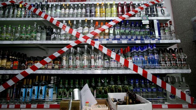 Витрина с алкогольной продукцией. Архив