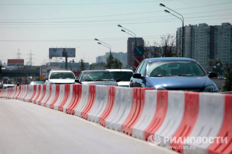 Затруднено движение на Ленинградском шоссе в связи с ремонтными работами на путепроводе Октябрьской железной дороги Затруднено движение на Ленинградском шоссе в связи с ремонтными работами на путепроводе Октябрьской железной дороги