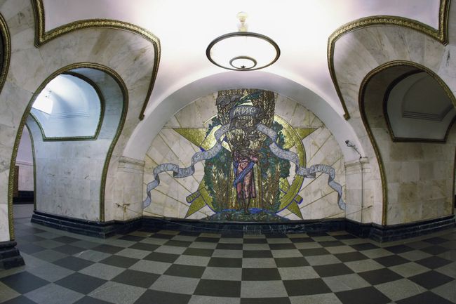 Станция Кольцевой линии Московского метрополитена Новослободская