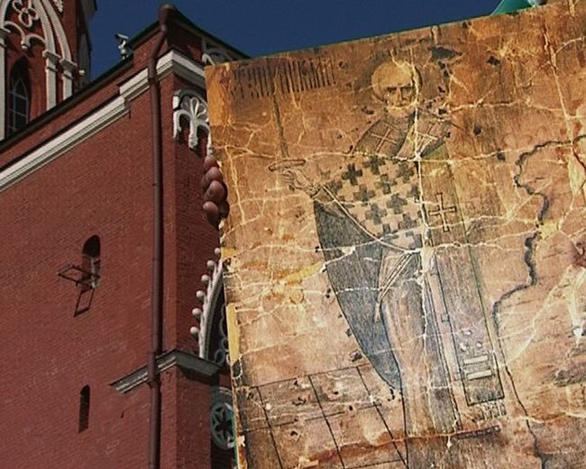 Икону на башне Кремля изрешетили пулями во время Октябрьской революции