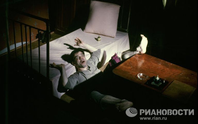 Константин Райкин в роли Грегора Замзы Константин Райкин в роли Грегора Замзы