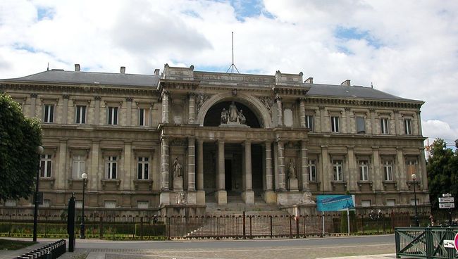 Дворец правосудия в Нанте. Архивное фото Дворец правосудия в Нанте. Архивное фото
