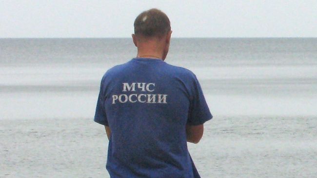 Спасатель МЧС на море. Архив