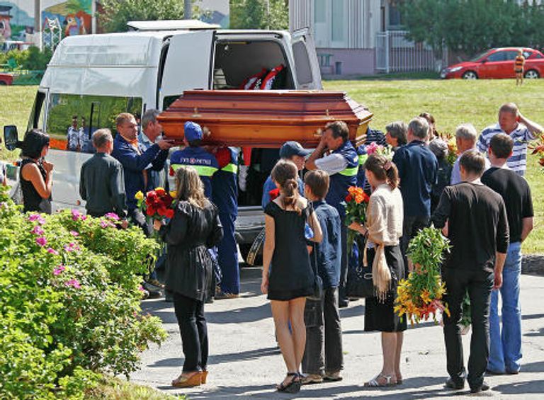 Прощание с погибшими в летнем лагере Азов в Москве Прощание с погибшими в летнем лагере Азов в Москве