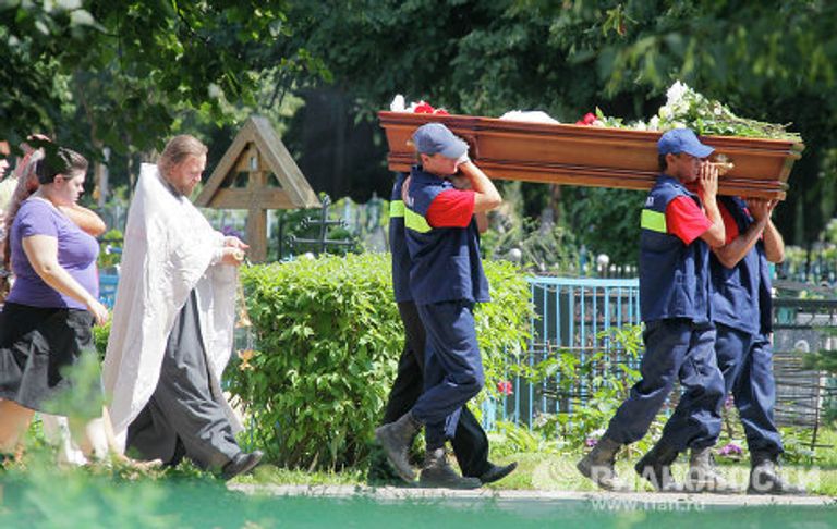 Прощание с погибшими в летнем лагере Азов в Москве Прощание с погибшими в летнем лагере Азов в Москве