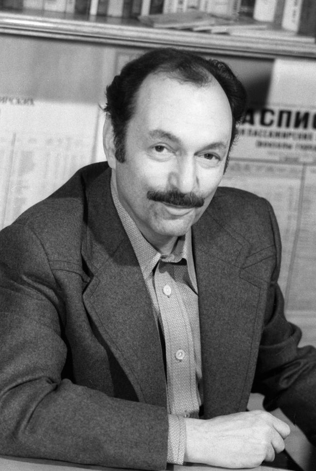 Писатель Аркадий Адамов Писатель Аркадий Адамов