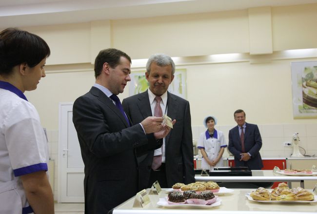 Дмитрий Медведев посетил производственный комплекс группы компаний ЭФКО Дмитрий Медведев посетил производственный комплекс группы компаний ЭФКО