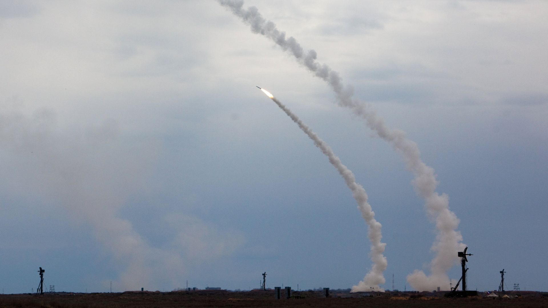 Запуск ракет ПВО Запуск ракет ПВО - РИА Новости, 1920, 25.05.2025