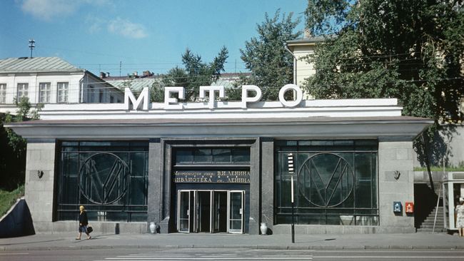 Наземный вестибюль станции метро Библиотека имени Ленина