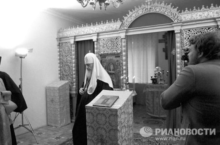 Патриарх Московский и всея Руси Пимен в домовой церкви Издательского отдела Московской патриархии Патриарх Московский и всея Руси Пимен в домовой церкви Издательского отдела Московской патриархии