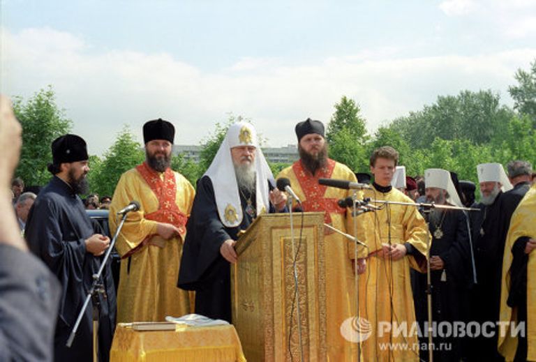 Патриарх Московский и Всея Руси Пимен на церемонии заложения храма Патриарх Московский и Всея Руси Пимен на церемонии заложения храма