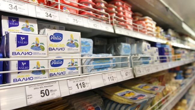 Товары марки Валио на прилавке в магазине, архивное фото