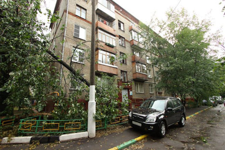 Последствия урагана в районе Соколиная гора Последствия урагана в районе Соколиная гора
