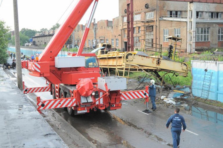 Ураган, который пронёсся по востоку Москвы не обошёлся без разрушений. На улице Золотая, сильным порывом ветра снесло башенный кран. Ураган, который пронёсся по востоку Москвы не обошёлся без разрушений. На улице Золотая, сильным порывом ветра снесло башенный кран.