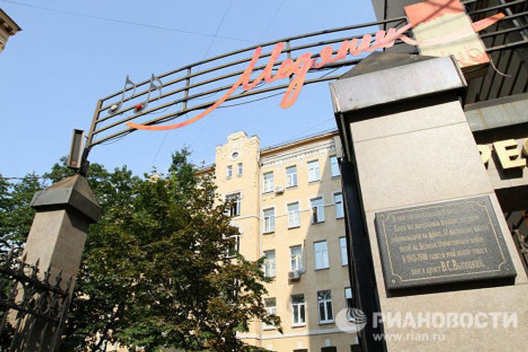 Проспект Мира дом 68, в этом здании раньше находилась школа 273, в которой учился Владимир Высоцкий Проспект Мира дом 68, в этом здании раньше находилась школа 273, в которой учился Владимир Высоцкий